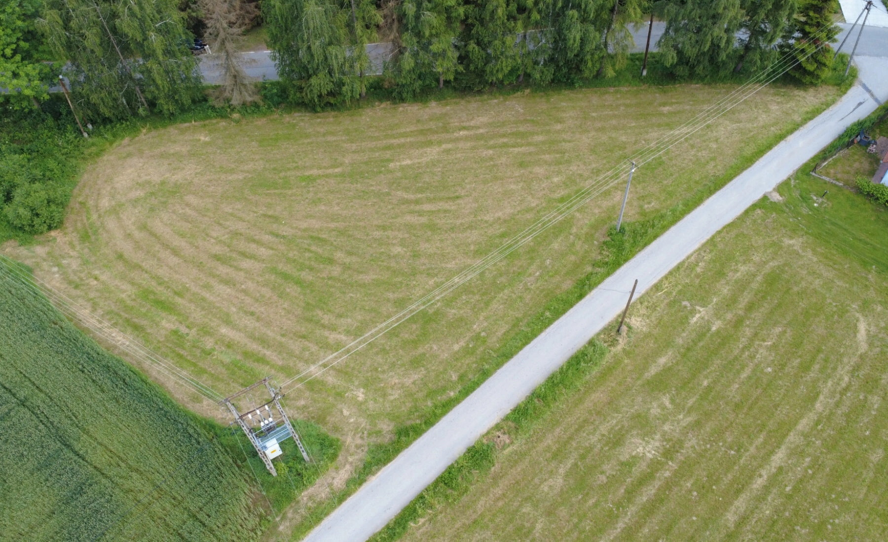 Płaska działka ponad 18a, z mediami, BUDOWLANA!