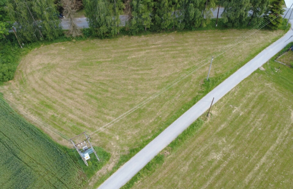 Płaska działka ponad 18a, z mediami, BUDOWLANA!