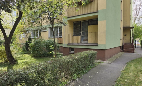 3pokoje, balkon, oddzielna kuchnia |  Do remontu.