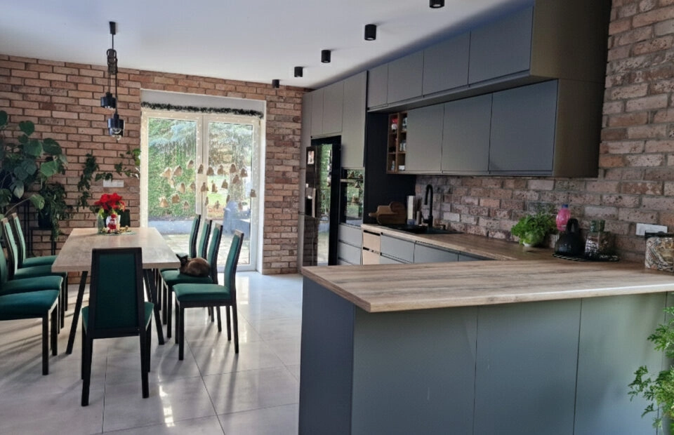 Dom z budynkiem gospodarczym | Wola Łaszczowa