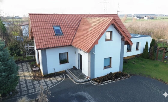 Dom z budynkiem gospodarczym | Wola Łaszczowa