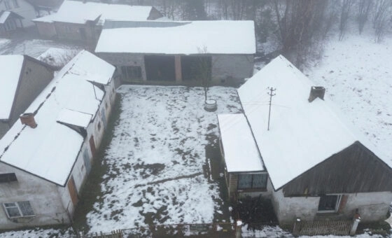 Działka z domem i budynkami gosp. - Będziechów