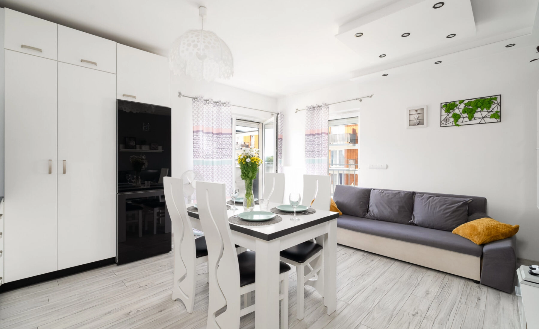 kompaktowe mieszkanie z wyposażeniem