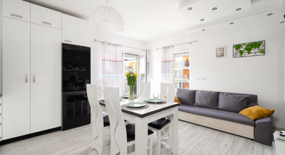 kompaktowe mieszkanie z wyposażeniem