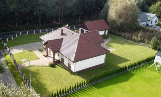 Dom z garażem, Robakowo