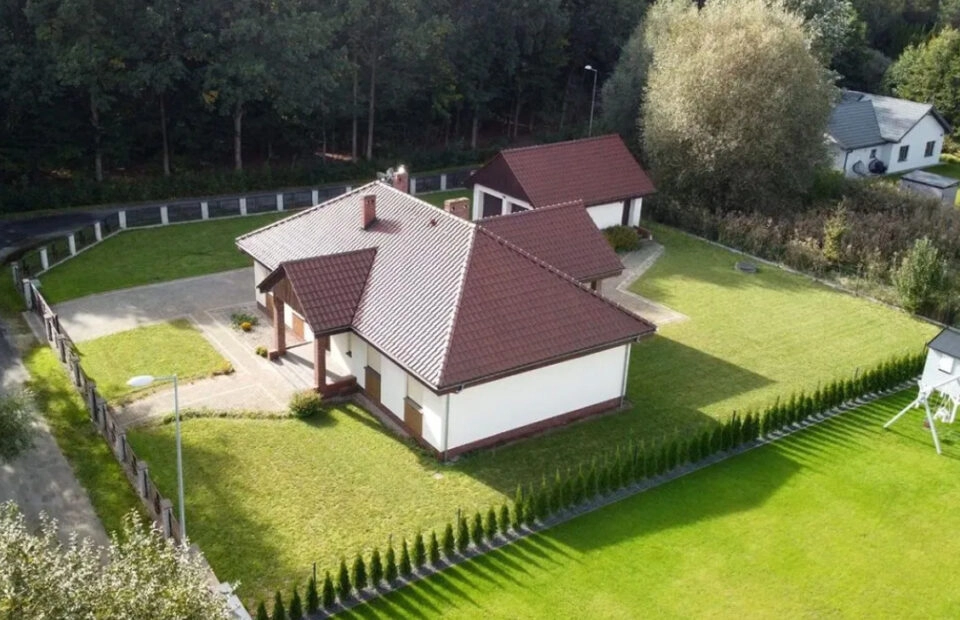 Dom z garażem, Robakowo