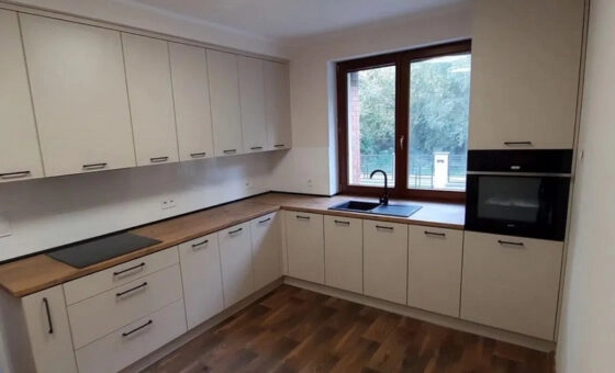 Dom z garażem, Robakowo