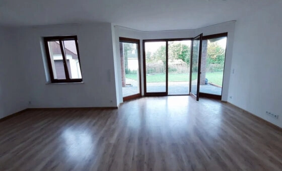 Dom z garażem, Robakowo