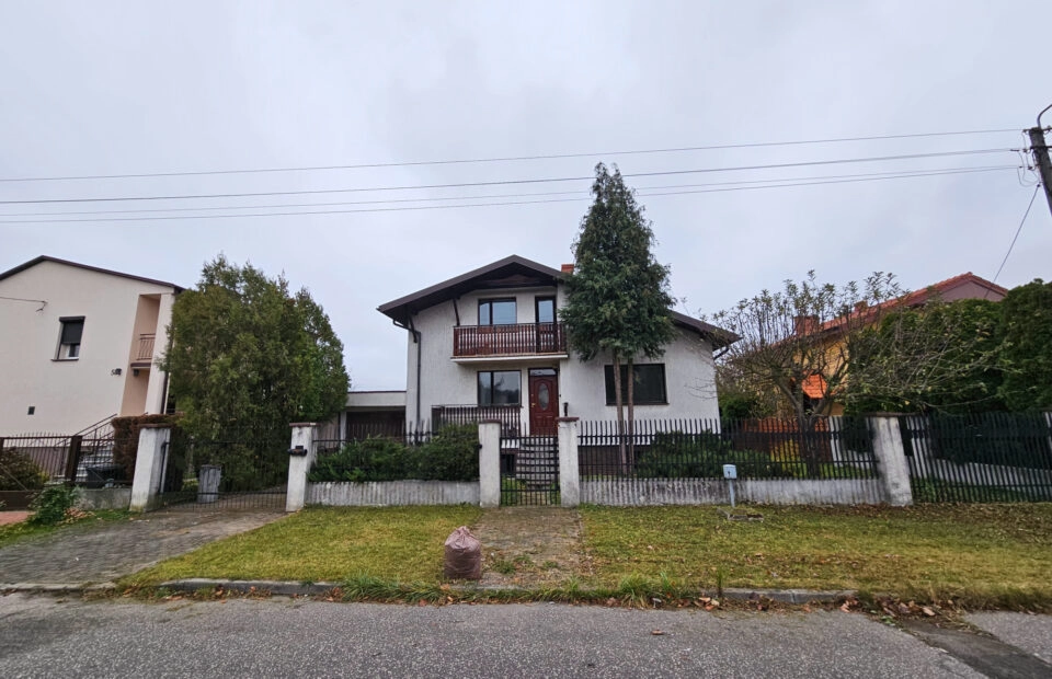 Na sprzedaż dom w spokojnej i cichej okolicy