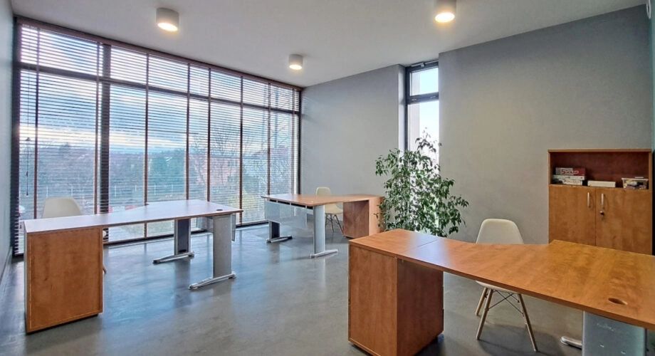 przestronne biuro w spokojnej lokalizacji