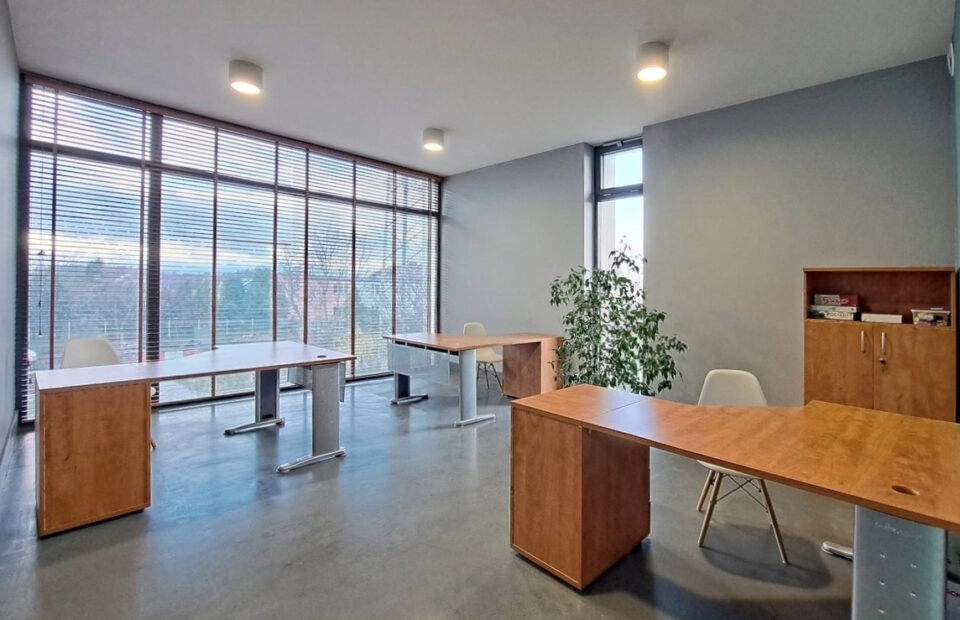 przestronne biuro w spokojnej lokalizacji