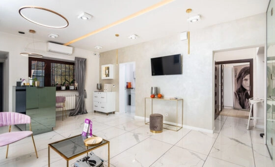 LOKAL BEZ ODSTĘPNEGO 109m2 / 3 GABINETY