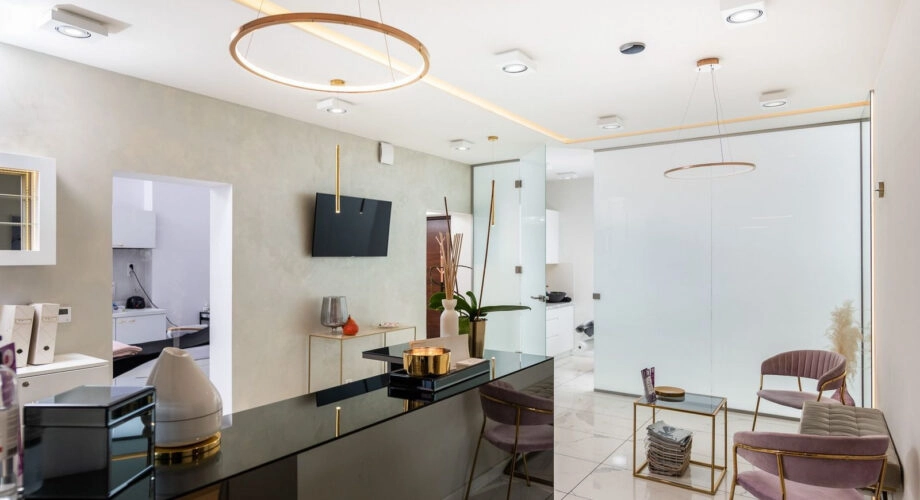 LOKAL BEZ ODSTĘPNEGO 109m2 / 3 GABINETY