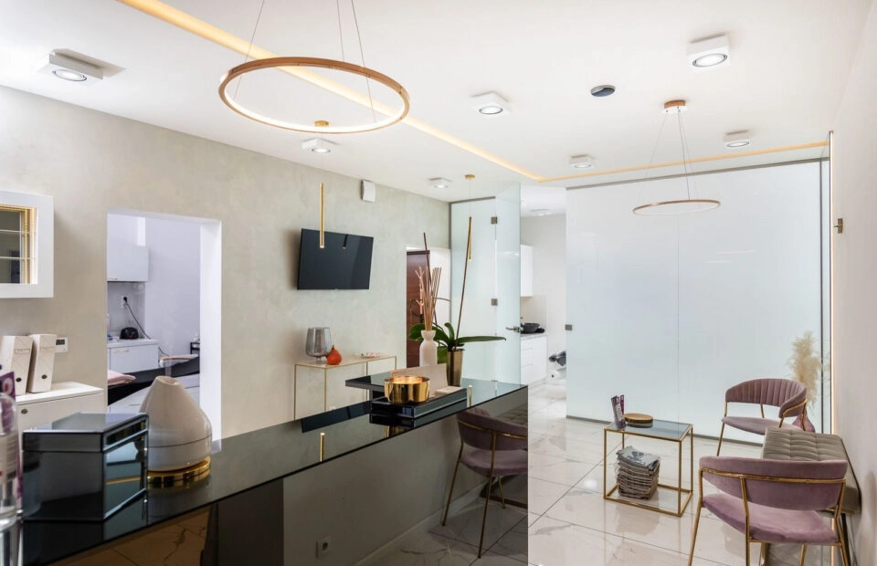 LOKAL BEZ ODSTĘPNEGO 109m2 / 3 GABINETY