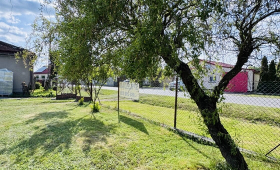 Na sprzedaż działka z zabudowaniami  31 arów