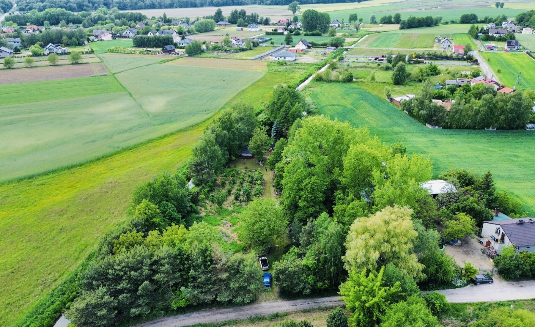 Działka rolno-budowlana 32 ary z domkiem i sadem
