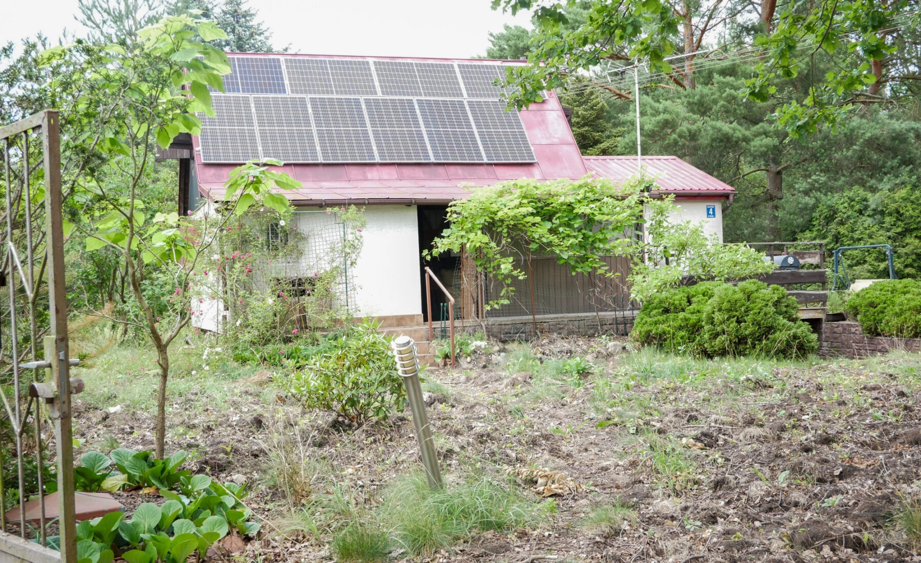 Działka budowlana z domkiem letniskowym,