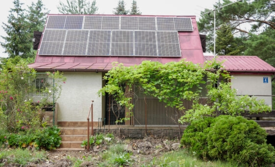 Działka budowlana z domkiem letniskowym,