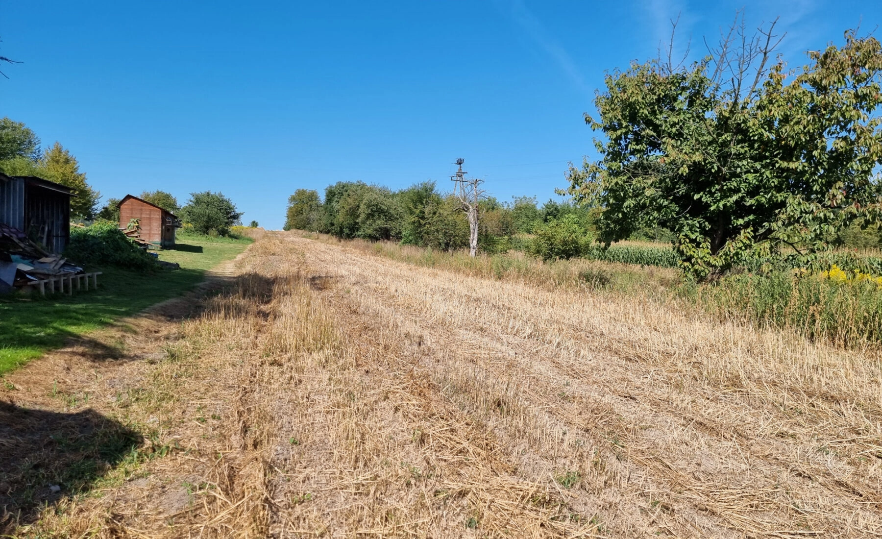 Działka usługowa blisko A4 i lotniska, pełne media