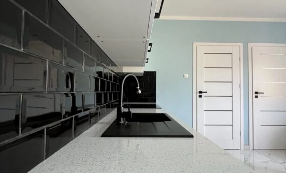 Dom z cegły w Sadowcu – okolica jezior i lasów