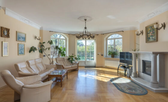 Salon z kuchnią, 8 sypialni, 443,70m2, garaż!