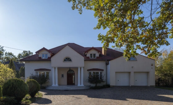 Salon z kuchnią, 8 sypialni, 443,70m2, garaż!