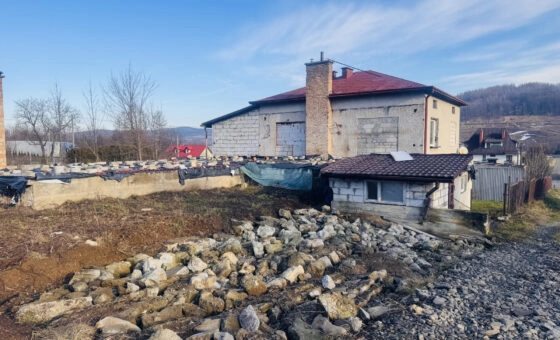 Dom z potencjałem i widokiem na Cergową- Lipowica