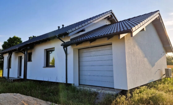 Dom z garażem i pompą ciepła -  Wiekowo