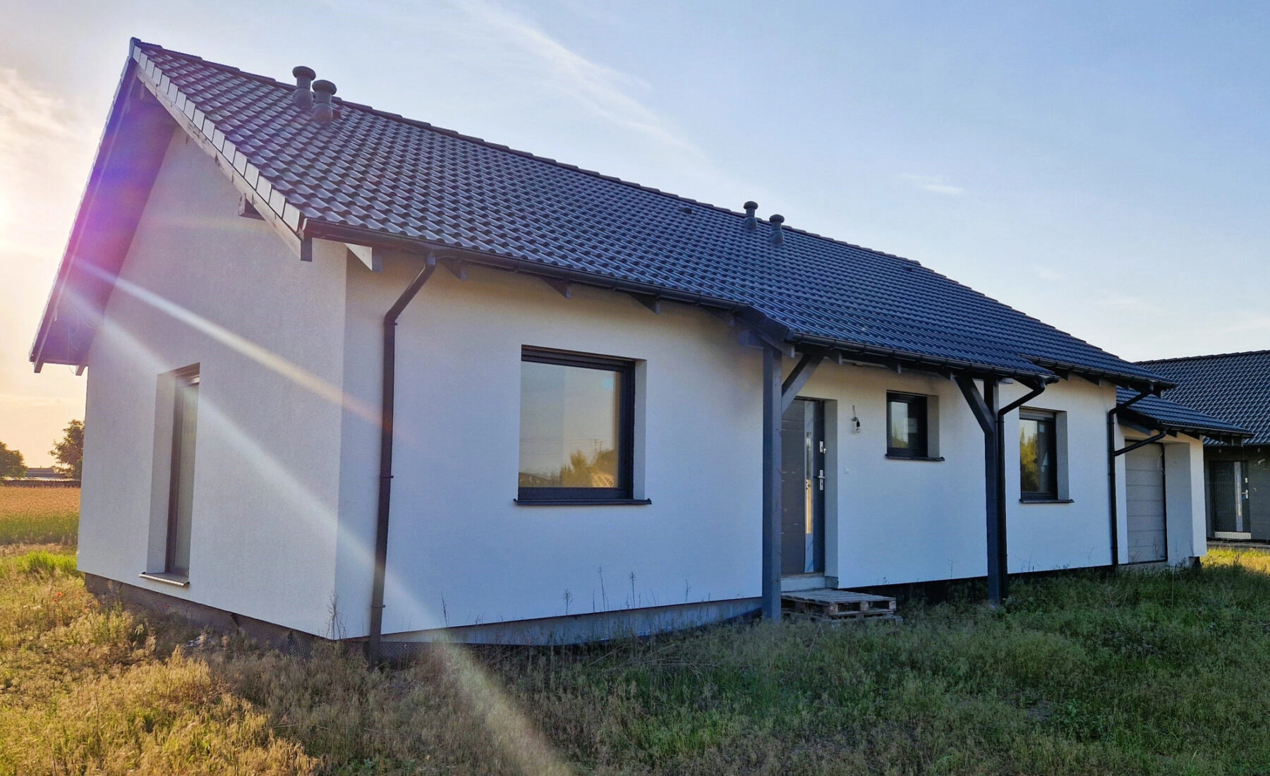 Dom z garażem i pompą ciepła -  Wiekowo