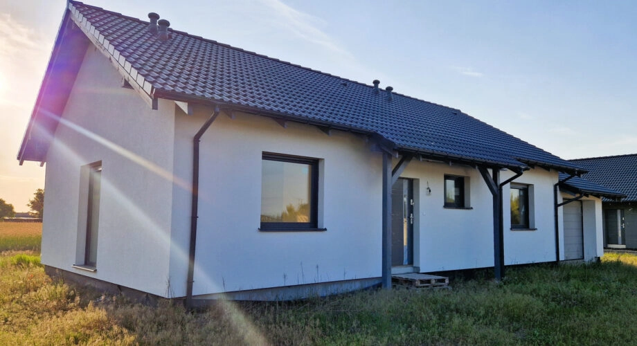 Dom z garażem i pompą ciepła -  Wiekowo