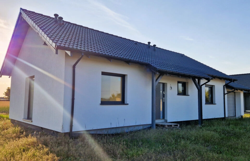 Dom z garażem i pompą ciepła -  Wiekowo