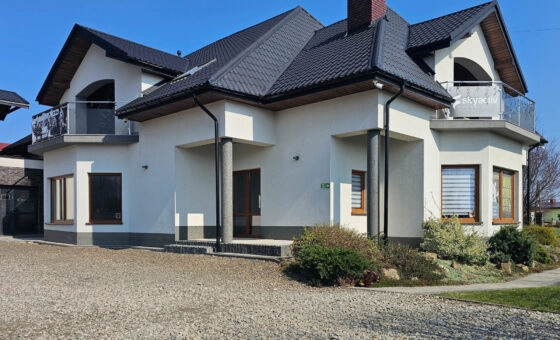 Dom z lokalem usługowym w Korczynie