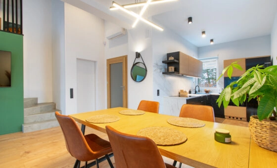 Rodzinna przestrzeń blisko natury i miasta