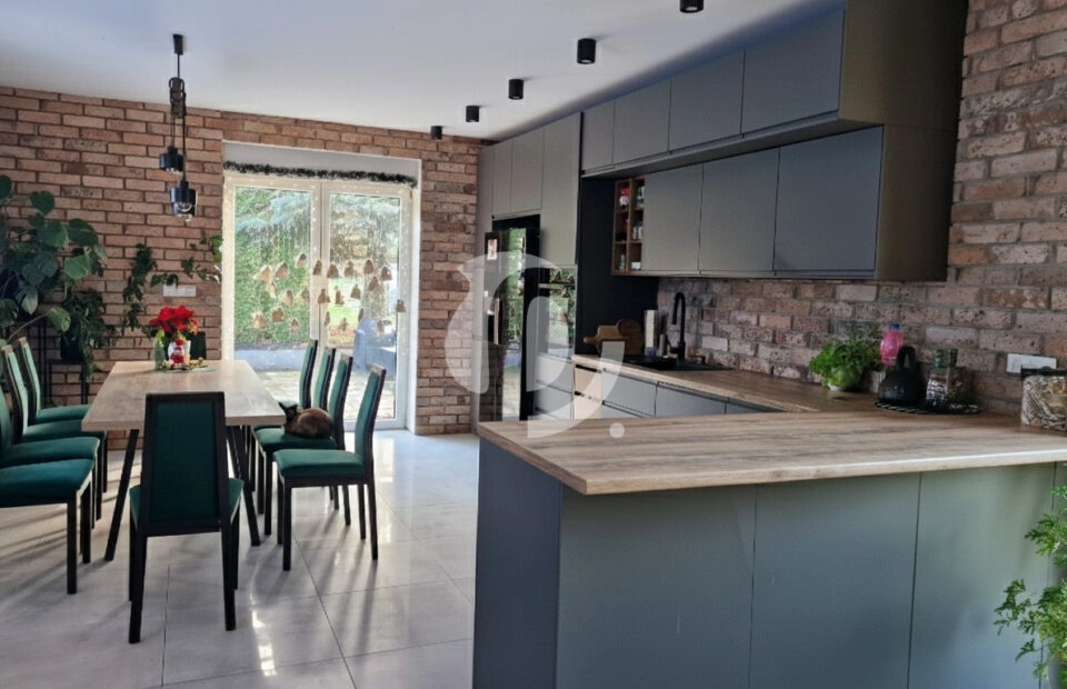 Dom z budynkiem gospodarczym | Wola Łaszczowa