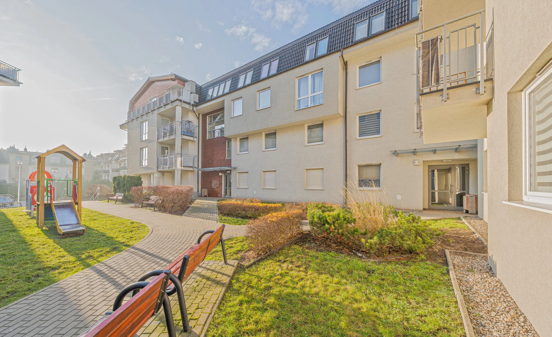 3-POKOJOWE (60,2 m²)do zamieszkania, blisko szkoła