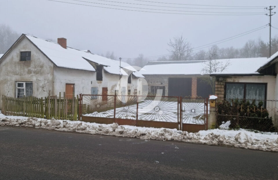 Działka z domem i budynkami gosp. - Będziechów