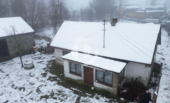 Działka z domem i budynkami gosp. - Będziechów