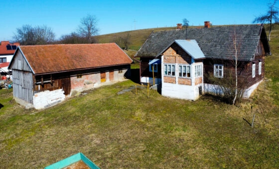 Klimatyczny dom z bali w Gliniku Polskim.