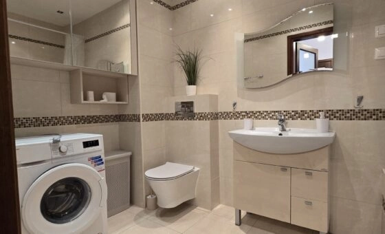 3-pokoje, oddzielna widna kuchnia, balkon, parking