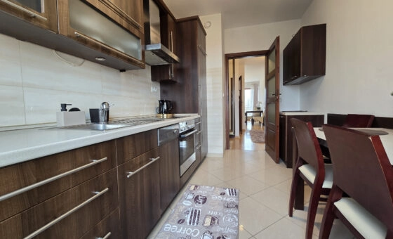 3-pokoje, oddzielna widna kuchnia, balkon, parking