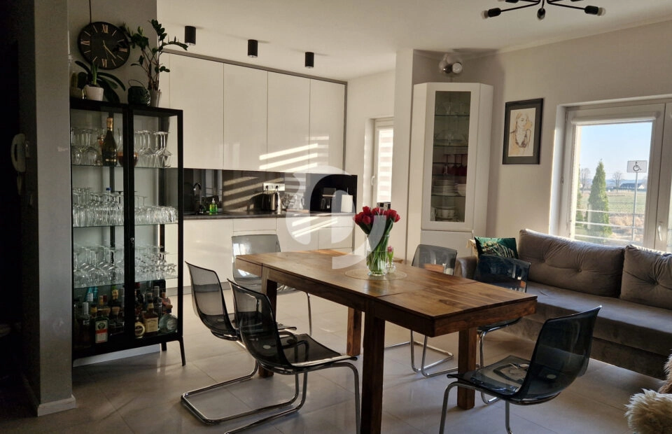 Mieszkanie z tarasem i parkingiem | Wola Podłężna