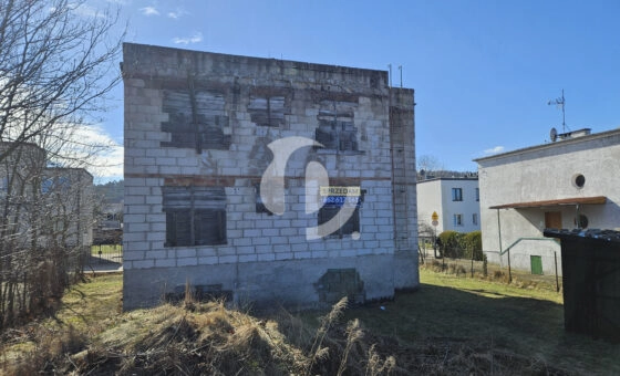 Dom na działce blisko SKM