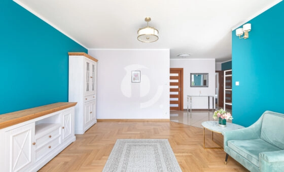 Przestronny apartament z ustawnym terasem