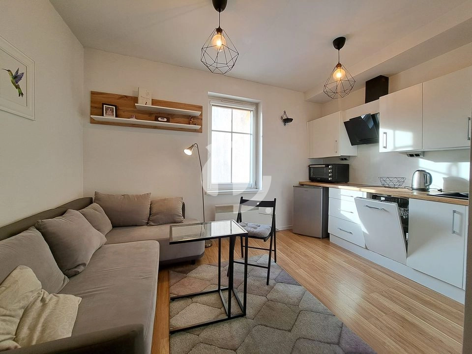 REZERWACJA /mała, tania kawalerka