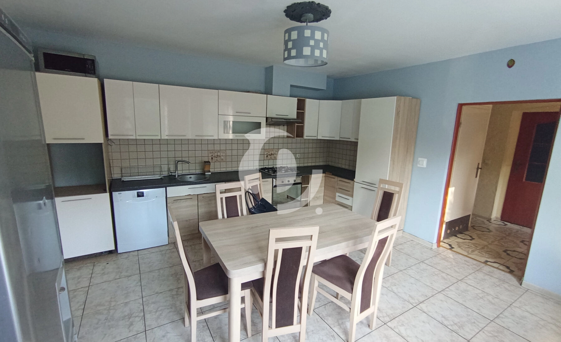 Dom wolnostojący w atrakcyjnej okolicy