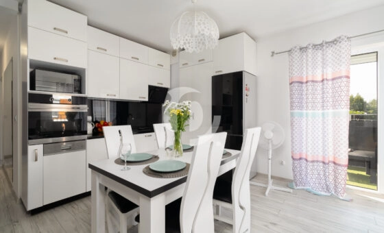 kompaktowe mieszkanie z wyposażeniem