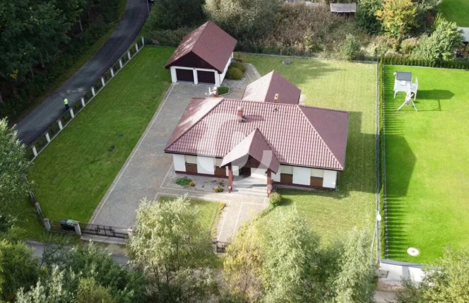 Dom z garażem, Robakowo