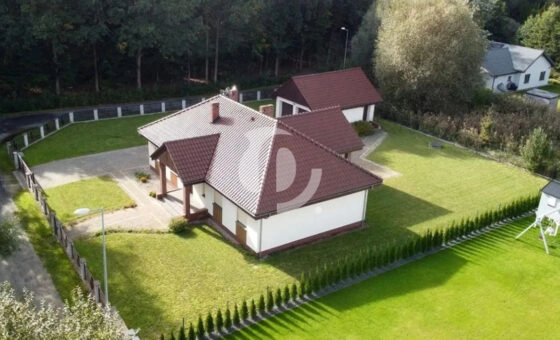 Dom z garażem, Robakowo