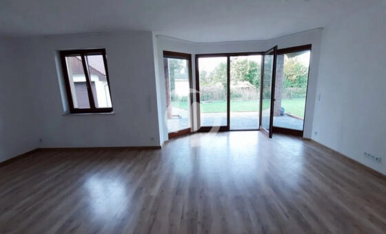 Dom z garażem, Robakowo