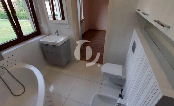 Dom z garażem, Robakowo